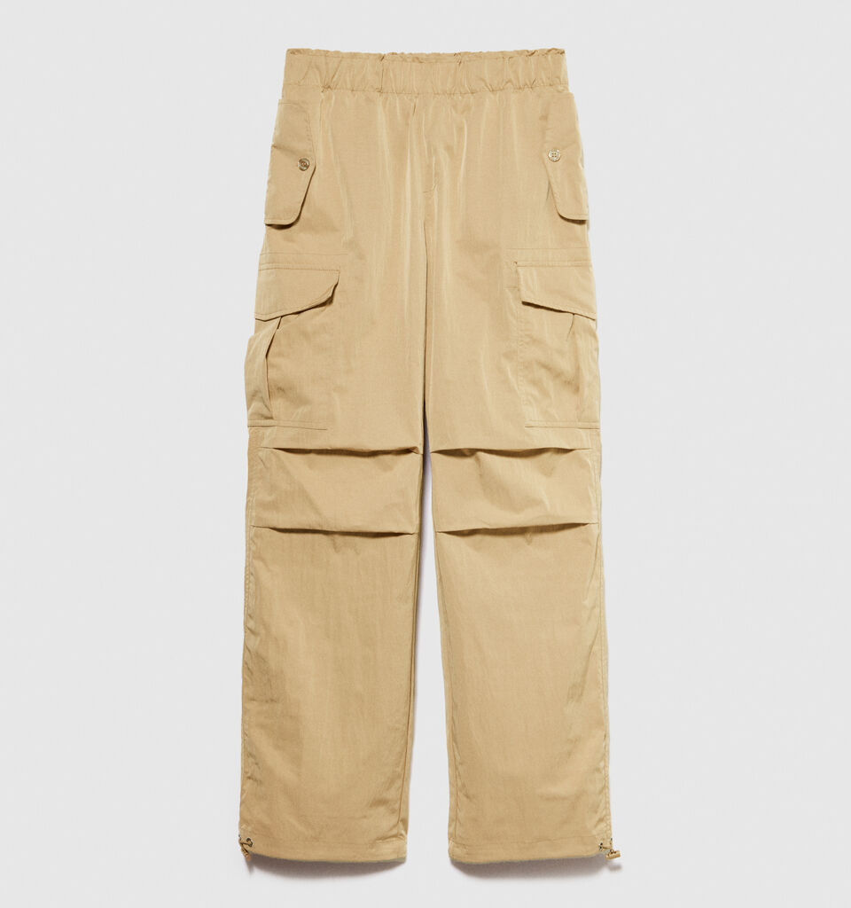 Cargo trousers with pockets - women's joggers - Camel | Sisley image number 7